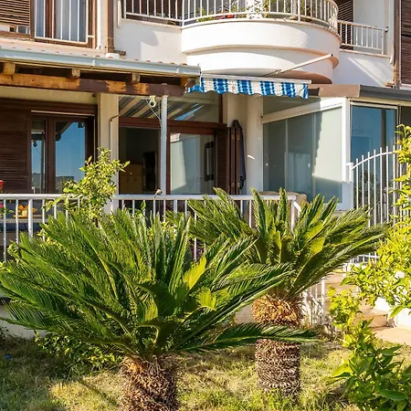Apartman Azure Garden *